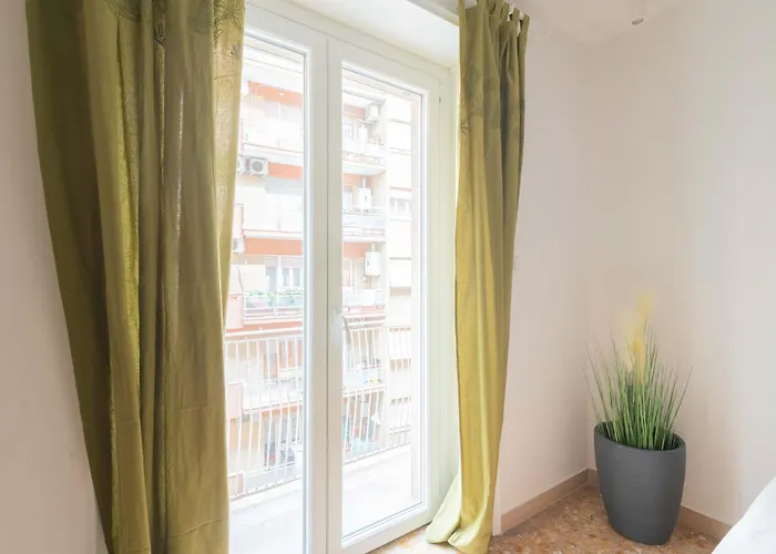 Vatican Light - Metro Cipro Apartment *