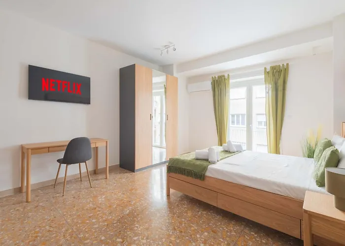Vatican Light - Metro Cipro Apartment