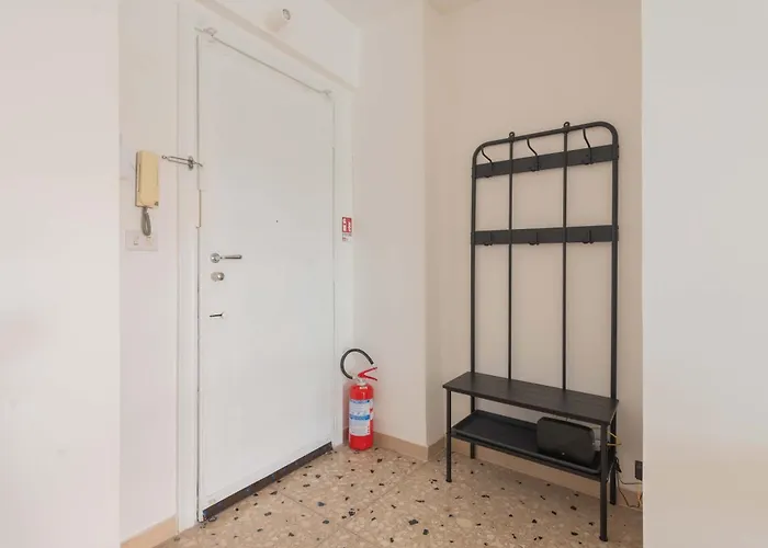 Vatican Light - Metro Cipro Apartment