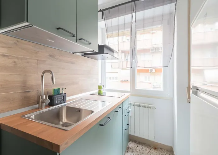 Vatican Light - Metro Cipro Apartment